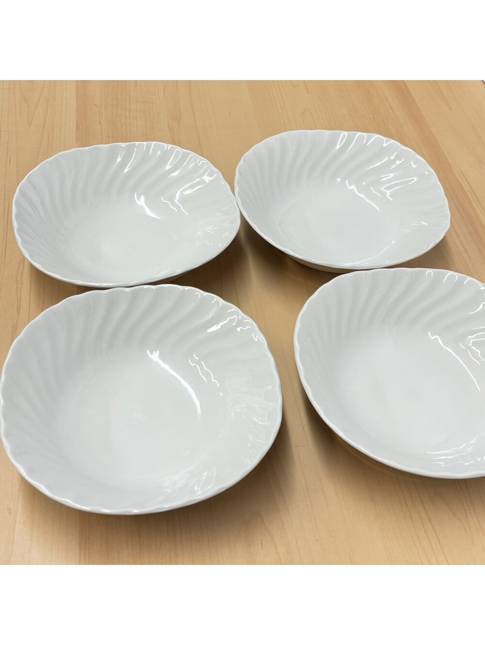 Vintage Johnson Brothers White Swirl Berry Dessert Bowls 5.75" England Set of 4